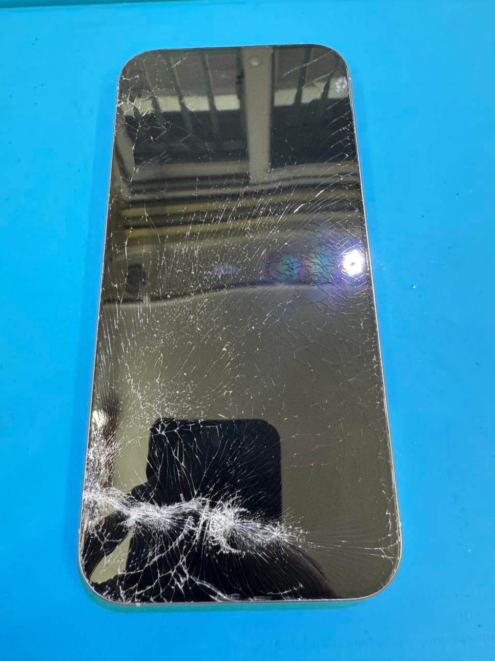 iPhone 16 Pro Max 액정 교체 수리 사진