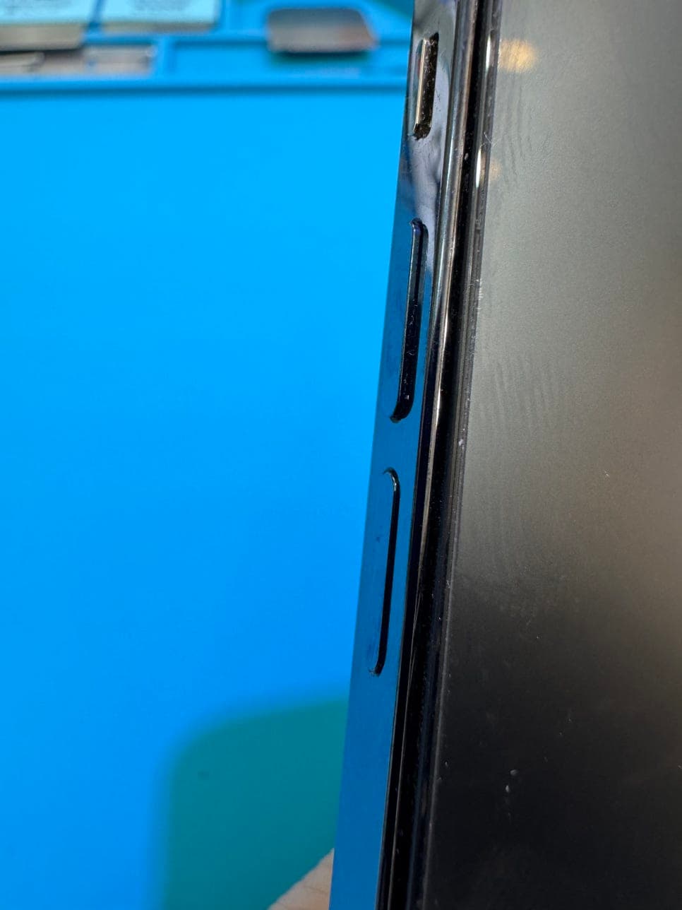 iPhone 12 Pro Max 버튼 수리 수리 사진