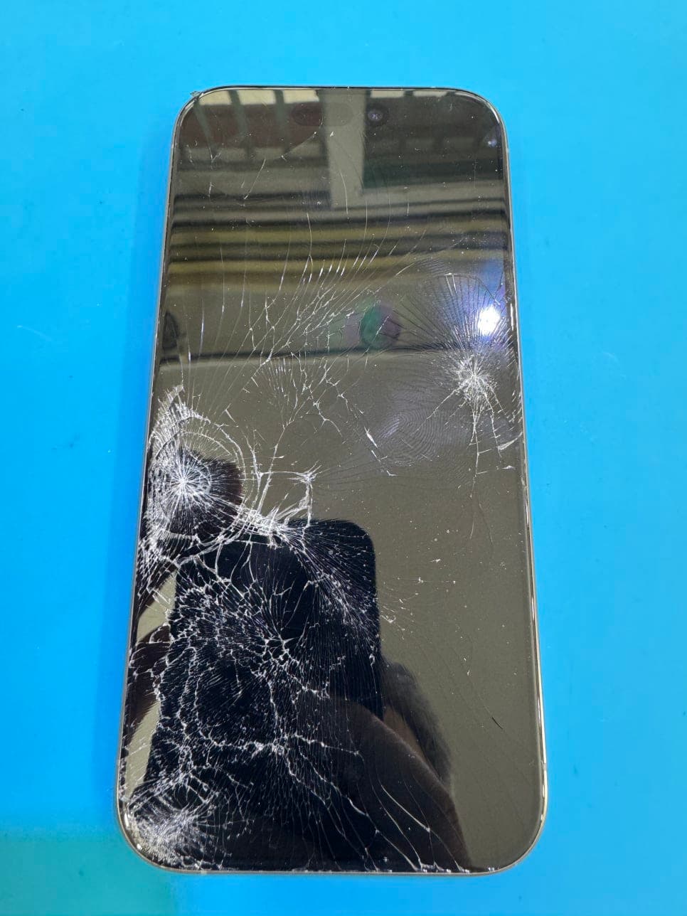 iPhone 15 Pro 액정 교체 수리 사진